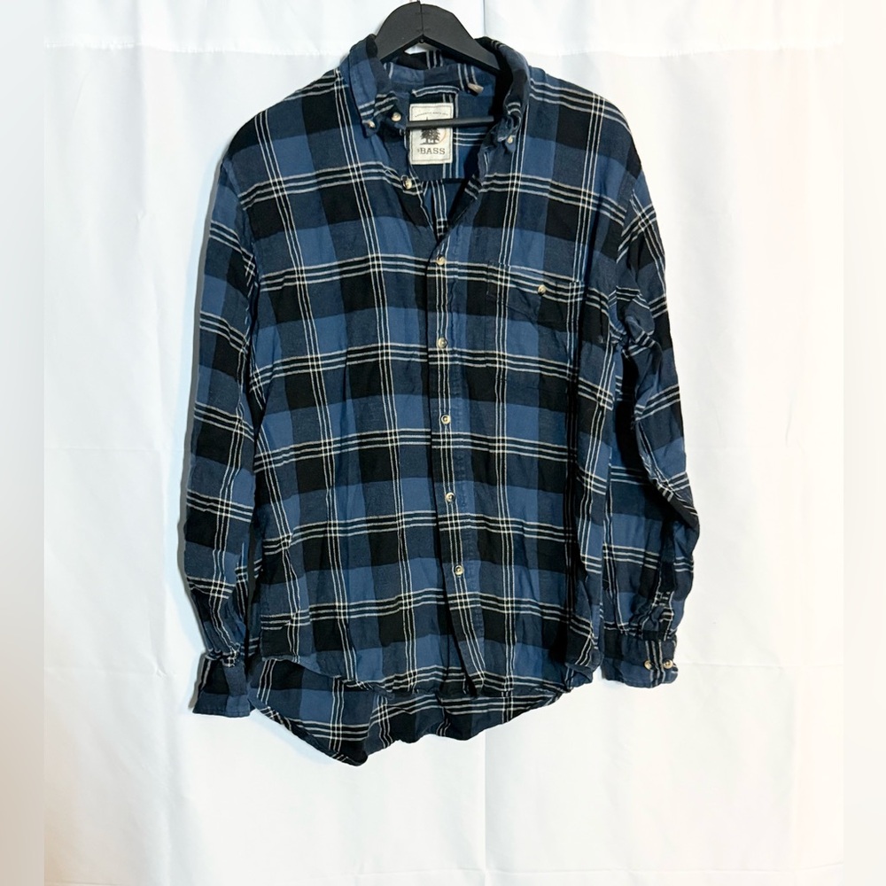 BASS. Button down.  Size M